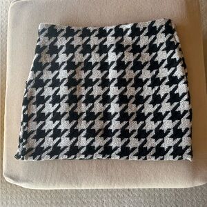 H&M Black and White Houndstooth Mini Skirt